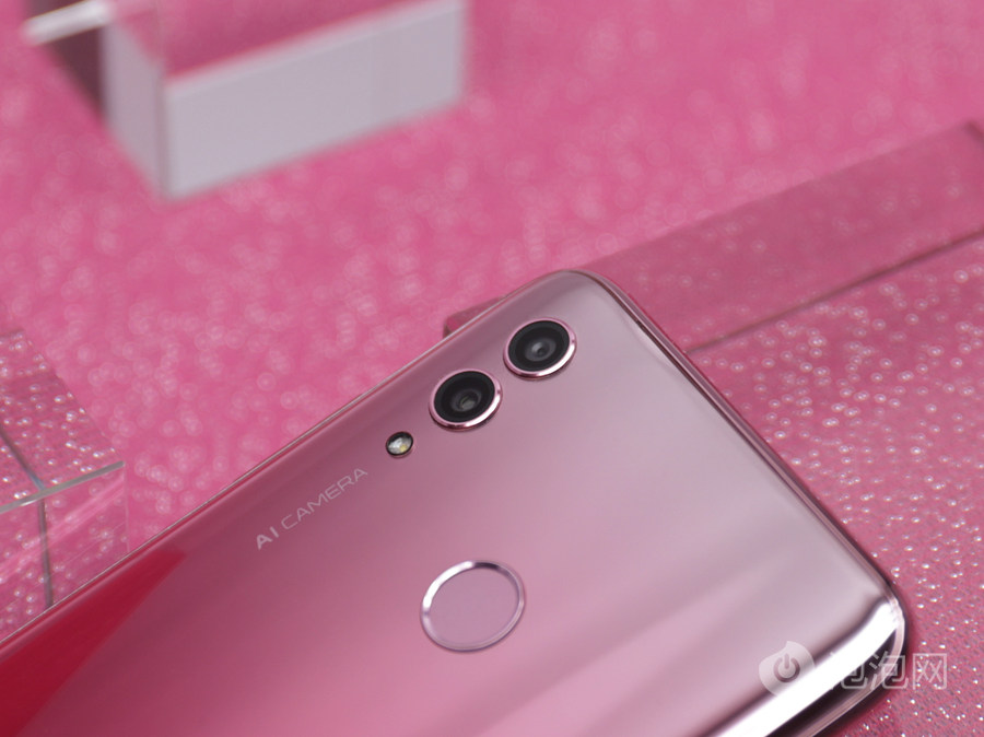 2400万AI自拍+渐变机身 荣耀10青春版评测