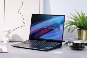 华硕灵耀X Ultra旗舰轻薄笔记本图赏：配备华硕旋钮，创作得心应手