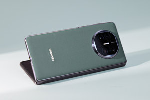 圆润四曲机身与寰宇星门镜头模组 HUAWEI Mate X5折叠屏手机图赏