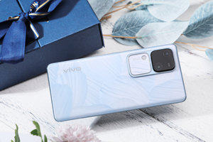 东方美学与浮光雕花工艺相结合 vivo S18手机外观图赏