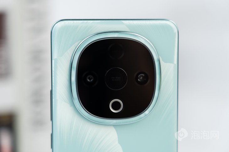 vivo Y300评测：三向扬声器600%音量开云体育平台开辟中端机新赛道(图5)