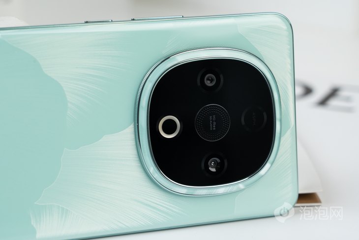 vivo Y300评测：三向扬声器600%音量开云体育平台开辟中端机新赛道(图6)