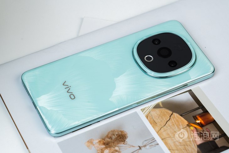 vivo Y300评测：三向扬声器600%音量开云体育平台开辟中端机新赛道(图10)