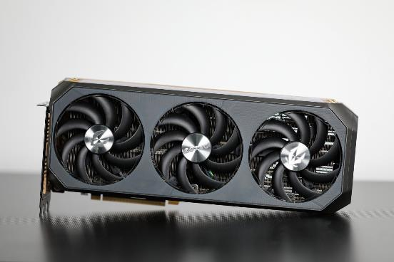 DLSS 4技术带来8倍游戏帧数提升 索泰GeForce RTX 5080 16G AMP显卡评测