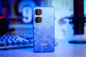 赛博风格像素小方块元素设计 iQOO Neo10 Pro+手机图赏