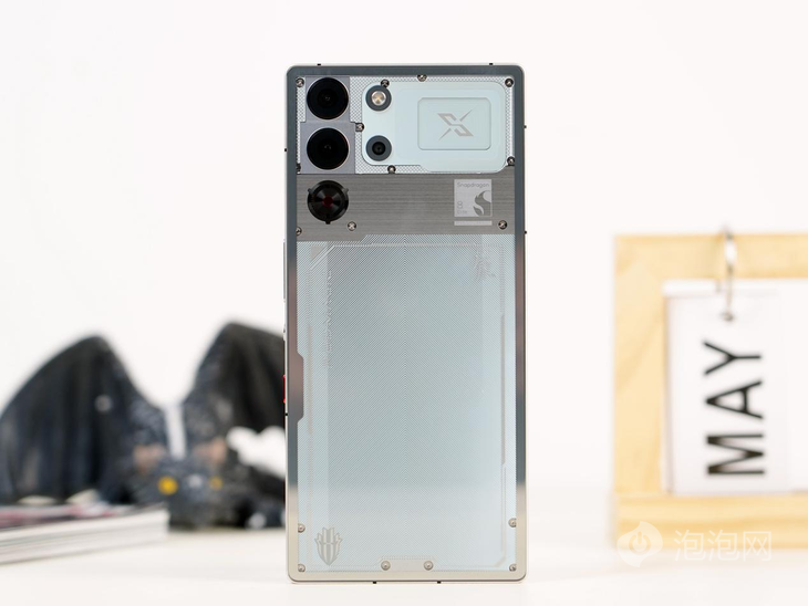 红魔10S Pro上手：不仅手游满帧更能畅玩PC游戏(图1)