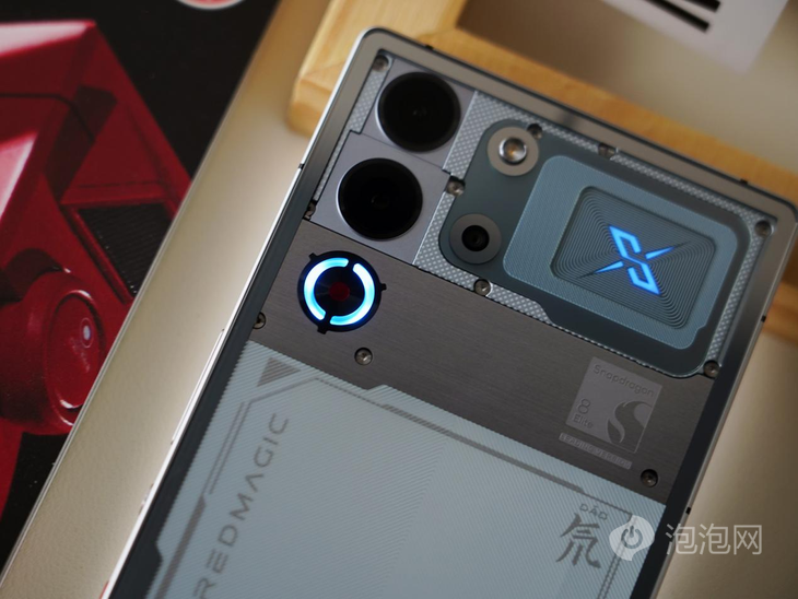 红魔10S Pro上手：不仅手游满帧更能畅玩PC游戏(图2)
