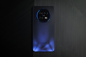 OPPO K13s外观图赏：不仅坚固耐用，更是握在手中的轻盈