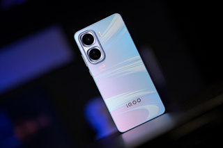 iQOO Neo11外观图赏 上分利器带你“面对疾风”