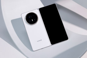 荣耀Magic V6雪域白配色图赏