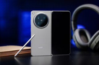 无感折痕美学，轻薄尽显 OPPO Find N6折叠屏外观图赏