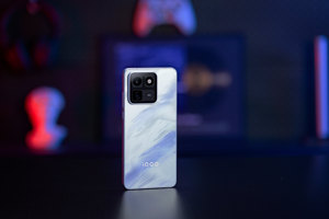 Ultra级同款设计与品质 iQOO15T青云配色外观图赏