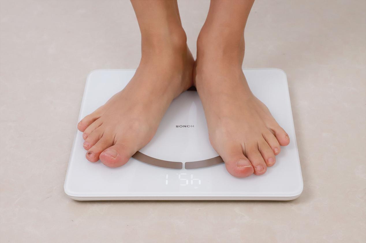 89元尝鲜价的荣耀体脂秤2体验能测试14项健康指标