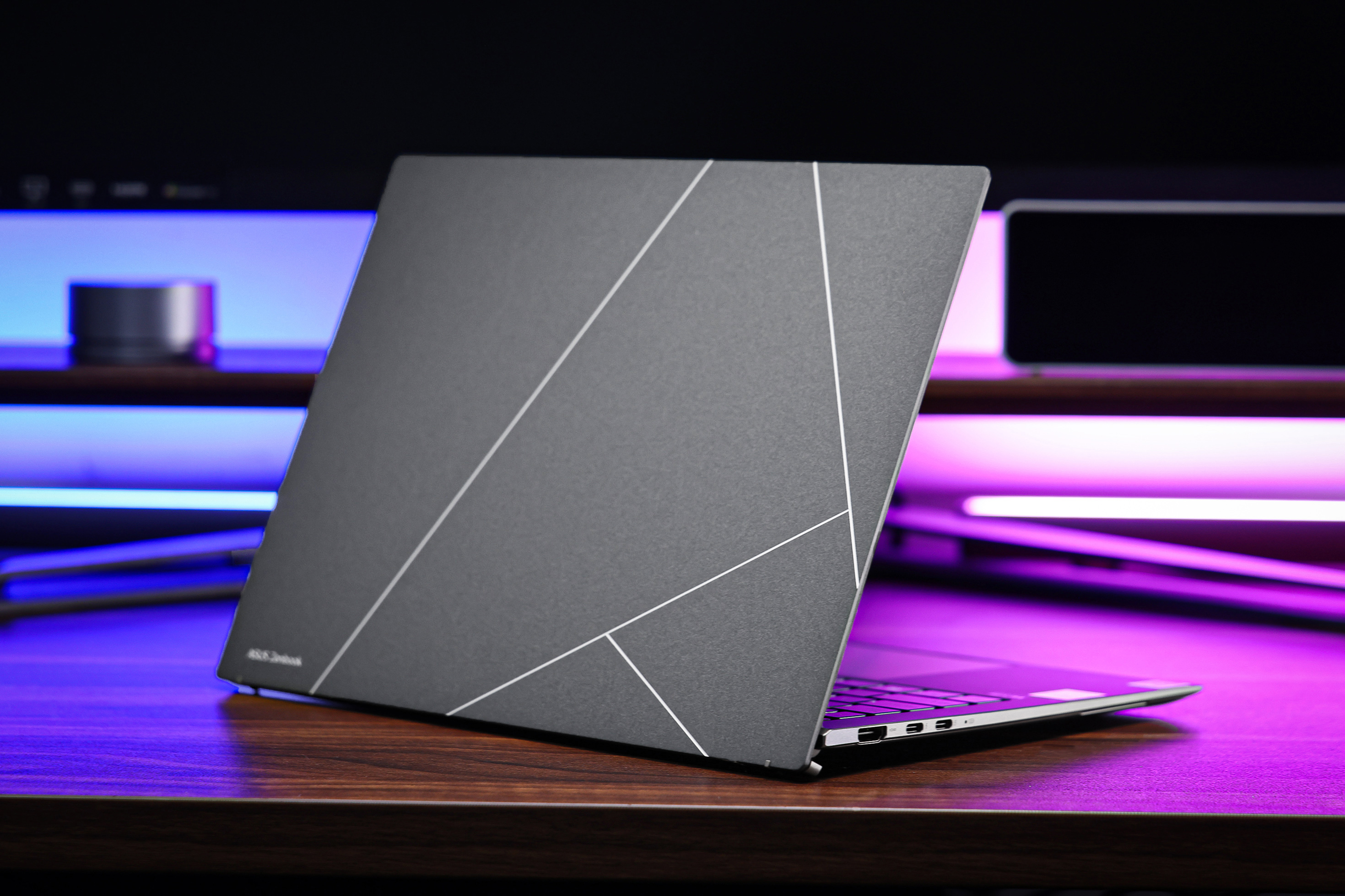 轻巧有型超便携商务本 华硕灵耀13图赏_-硬游网